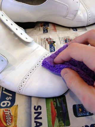 How to Paint Leather Shoes : 10 Steps (with Pictures) - Instructables Paint Leather Shoes, Painting Leather Shoes, How To Paint Leather, Paint Shoes, Leather Painting, Recycled Shoes, Shoe Painting, Boots Diy, Painting Shoes