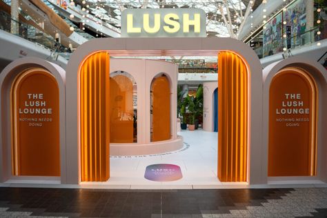 Lush Lounge - Presentation Design Services Pop Up Sale Ideas, Experiential Design, Luxury Exhibition Booth Design, Beach Brand Activation, Immersive Pop Up Store, Immersive Retail Experience, Exhibition Booth Design Neon, Dove House, Event Booth Design