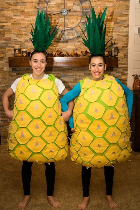 DIY Homemade Pineapple Costume #pineapplecostume Pineapple Diy Costume, Pineapple Halloween Costume, Fruit Costume Diy, Palm Tree Costume, Diy Pineapple Costume, Diy Fruit Costume, Fruit Halloween Costumes, Pineapple Costume Diy, Kpop Halloween Costume