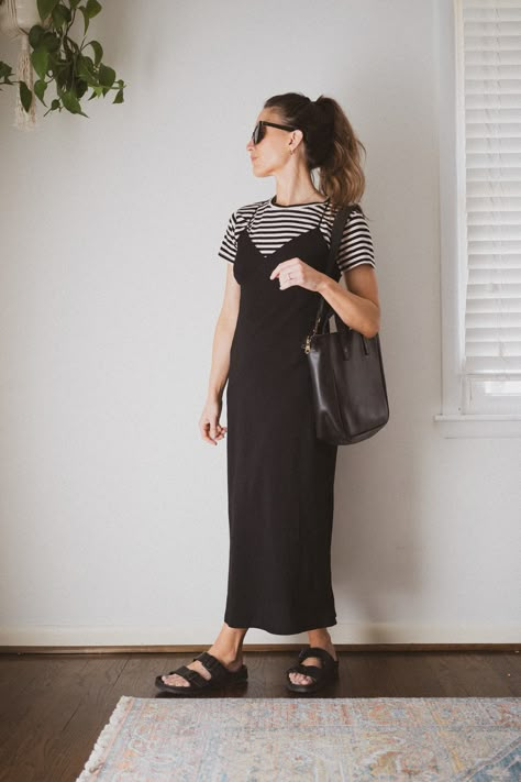 Shirt Over Dress Outfit Summer, Style Black Dress Casual, Dress And Tshirt Layer Outfit, Tshirt And Dress Layering, Tshirt Under Dress Outfit, Slip Dress Tshirt, Slip Dress With Tshirt, Black And White Summer Outfits, Black Maxi Dress Outfit Ideas