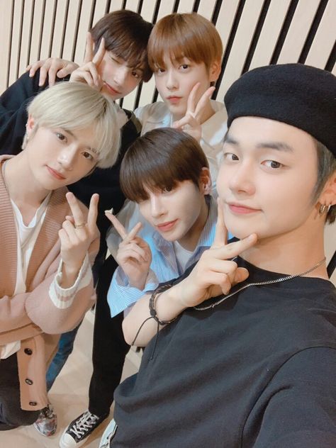 Txt Selca, Tomorrow X Together, Together Forever, Group Photos, Kpop Groups, Love You So Much, Kpop Memes, K Idols, Pop Group