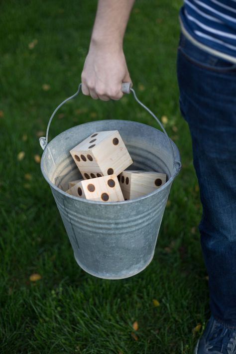 Yard Yahtzee, Diy Yard Games, Outside Games, Fun Outdoor Games, Diy Entertainment, Diy Lawn, Backyard Entertaining, Yard Games, Backyard Games