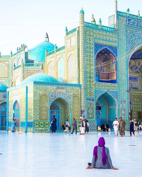 Mazar Sharif, Afghan Music, Afghan Songs, Afghan Wedding, Afghan Girl, Afghan Clothes, Blue Mosque, Afghan Hound, Central Asia