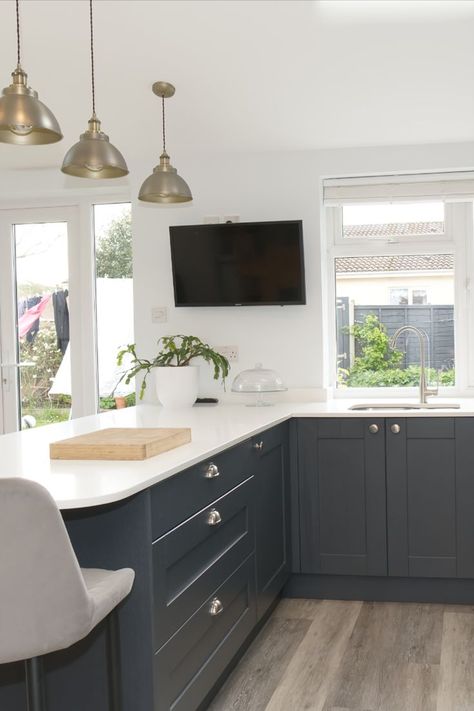 Midnight blue kitchen with white quartz worktop Small Kitchen With Small Island, Dusk Blue Kitchen, Navy Kitchen Grey Worktop, Midnight Blue Kitchen, Navy Kitchen With Wooden Floor, Navy Howdens Kitchen, Dark Blue Kitchen Black Worktop, Kitchen Diner Ideas, Quartz Worktop