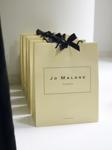 Love me some Jo Malone. Jo Malone Store Interior, Jo Malone Box Packaging, Jo Malone Wedding Perfume, Jo Malone Collection, Jo Malone Gift Set, Amazing Grace Perfume, Jo Malone London, Rose Party, Jo Malone