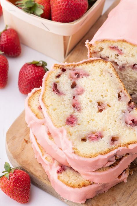 Meemees Strawberry Cake, Strawberry Sour Cream Pound Cake, Fruit Pound Cake Recipes, Spring Sweets Ideas, Strawberry Cream Pound Cake, Pink Cake Strawberry, Strawberry Shortcake Loaf, Strawberry Glaze Cake, Pink Baked Goods