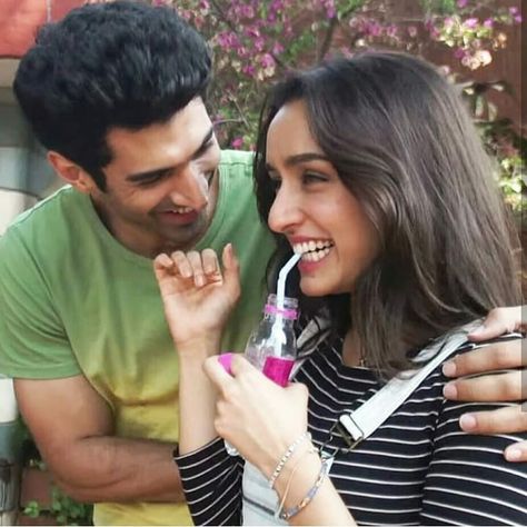 Ok Jaanu Movie, Ok Jaanu, Aditya Roy Kapoor, Aashiqui 2, Aditya Roy Kapur, Roy Kapoor, Vintage Bollywood Aesthetic, Shraddha Kapoor Cute, Bollywood Aesthetic