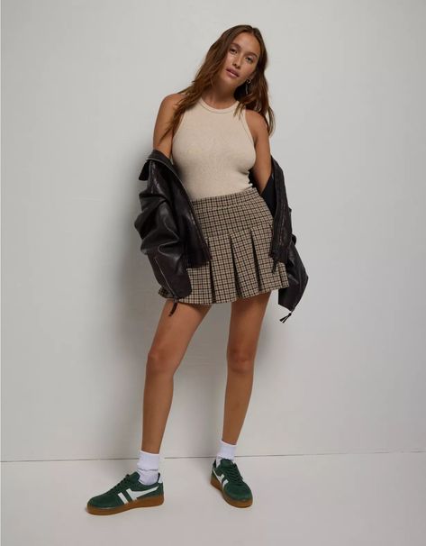 Pleated Skirt Outfit Fall, Plaid Pleated Skirt Outfit, Plaid Mini Skirt Outfit, Pleated Plaid Skirt, Skirt Outfit Fall, Skort Outfit, Knit Plaid, Plaid Skort, Pleated Skirt Outfit