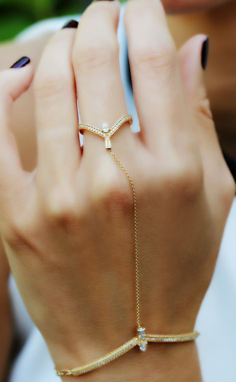 Diamond hand chain Diamond Hand Bracelet, Hand Chain Jewelry, Hand Bracelet, Hand Chain, Hand Jewelry, Girly Jewelry, Gold Jewelry Fashion, Minimalist Jewelry, Jewelry Trends