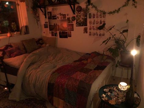 Cozy Basement Bedroom Aesthetic, Rockstar Gf Bedroom, 2010 Room, Cozy Room Inspiration, Chill Room, Redecorate Bedroom, Aesthetic Rooms, Pretty Room, Dreamy Room