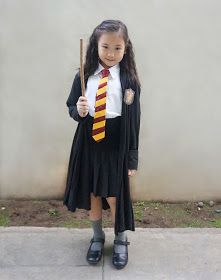 MrsMommyHolic: DIY Hermione Granger costume Hermione Costume Diy, Hermoine Granger Costume, Hermione Halloween Costume, Hermione Granger Costume, Hermione Costume, Harry Potter Kostüm, Harry Potter Accessories, Hallowen Ideas, Festa Harry Potter