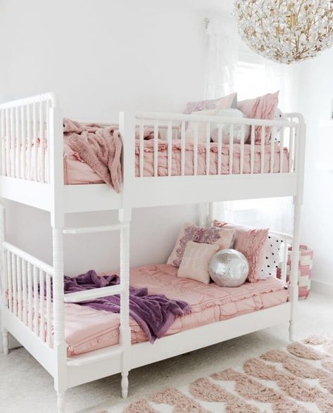 We are sharing 20+ adorable girls bedrooms with bunk beds over on our blog! If you've been on the fence on whether or not to get a bunk bed, this post should help you make your decision! Bedrooms With Bunk Beds, Girls Room With Bunk Beds, Girl Bunk Bed Rooms, Girls Room Bunk Beds, Bunk Bed Decor, Bunk Beds For Girls Room, Room With Bunk Beds, Sister Bedroom, Bunk Bed Room