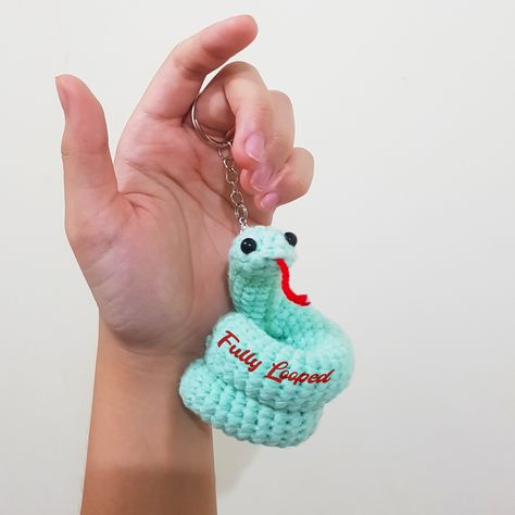 Crochet Cute Snake Amigurumi by Fully Looped Crochet Snake Applique, Crochet Snake Keychain, Crochet Feather, Crochet Cute, Cute Snake, Crochet Keychain Pattern, Mini Crochet, Crochet Instructions, Crochet Keychain