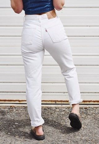 Cream jeans outfit