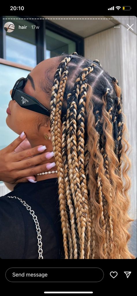 Beautiful trendy box braids for this fall/ winter with colour 27 & 613 mixed!😍 Model: sileyls on IG! Trendy Box Braids, Goddess Box Braids, Colored Box Braids, Cute Box Braids, Boho Inspo, Pretty Braids, Big Box Braids, Nappy Hair, Big Box Braids Hairstyles