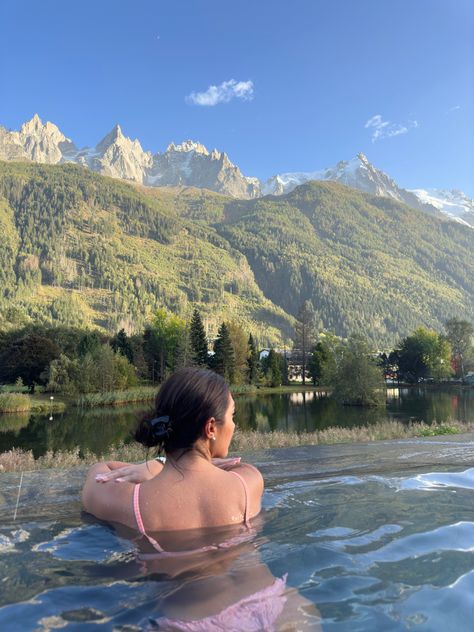 #switzerland #spa #mountains #jacuzzi #bikinizone Mountain Spa Aesthetic, Jacuzzi Photo Ideas, Switzerland Picture Ideas, Jacuzzi Aesthetic, Manifesting 2024, Spa Getaways, Mountain Pictures, Jacuzzi Outdoor, Spa Retreat