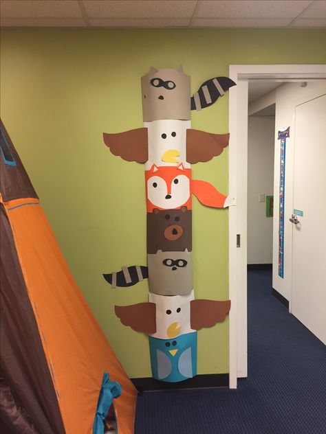 Preschool Native American totem pole!! The children loved learning about the topic, choosing an animal and seeing the magic happen while I was making it in the room! Native American Classroom Decor, Totem Poles For Kids, Totem Pole Craft, Pumpkin Seed Crafts, Survivor Idea, Diy Totem, Native American Totem, Preschool Decor, Spirit Animal Totem