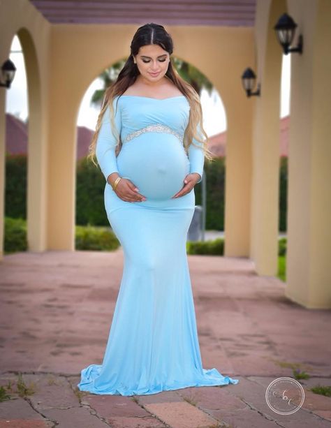 Light Blue Maternity Dress Photoshoot, Blue Baby Shower Dress Summer, Light Blue Maternity Dress, Blue Baby Shower Dress, Maternity Shoot Dresses, Pregnant Women Fashion, Gender Reveal Dress, Vestidos Para Baby Shower, Beautiful Maternity Dresses