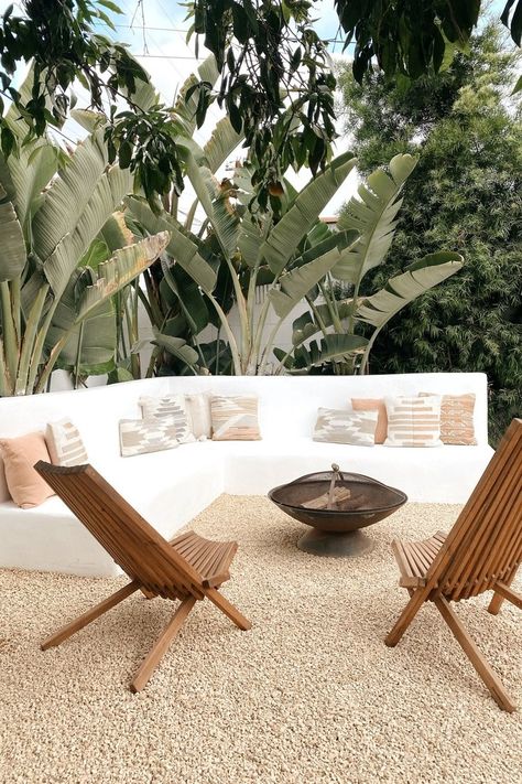 Fire Pit Chairs, Modern Fire Pit, Cool Fire Pits, Fire Pit Area, Casa Exterior, Patio Interior, Backyard Inspo, Backyard Fire, Fire Pit Backyard