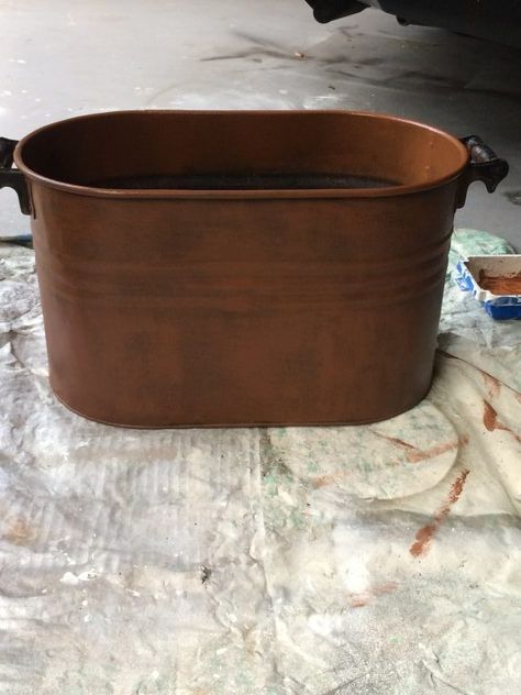 Use Modern Masters paint and primer to upcycle & put faux copper finish on old metal tub, turning it into a beautiful 'copper' wash tub for your home decor. Easy DIY Project! Old Wash Tub Ideas, Metal Wash Tub, Stenciled Curtains, Light Up Canvas, Copper Top Table, Metal Tub, Copper Tub, Easy Diy Wreaths, Tub Ideas