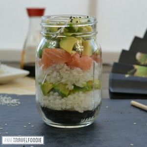 Sushi Jars, Sushi Salad, Jar Meals, Sushi Recipe, Road Trip Food, Travel Foodie, Vegan Sushi, Salmon Sushi, Salmon Avocado