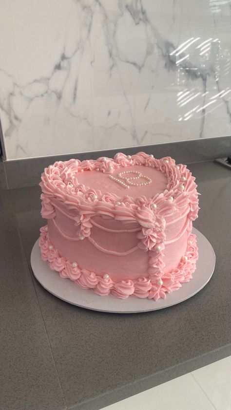 18birthday Cake Aesthetic, Pink Homemade Birthday Cake, Baby Pink Heart Cake, Light Pink Vintage Cake, Pink 17th Birthday Cake, Pretty In Pink Cake, Cakes For 13th Birthday Girl, Birthday Cakes Pink, 13 Bday Cake