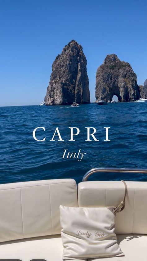 Capri Boat Tour, Thumbnails Aesthetic, Capri Italy Aesthetic, Capri Aesthetic, Positano Aesthetic, Capri Boat, Italy Capri, Italy Positano, Blue Cave