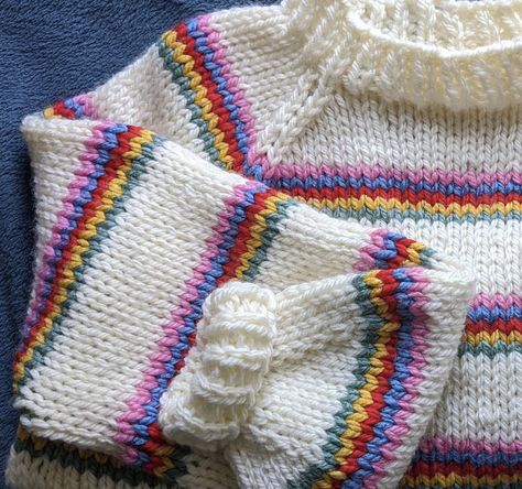 Strip Sweater, Crochet Sweater Free, Knitwear Inspiration, Knitted Baby Blanket, Creative Knitting, Yarn Thread, Diy Knitting, Knitting For Kids, Diy For Girls