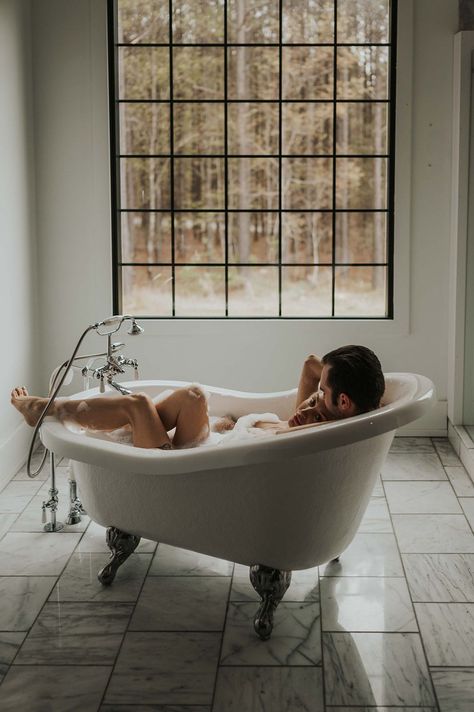 Bathtub Photoshoot Couple, Couple In Bath Tub Aesthetic, Couple Showers Bathroom, Bathroom Couples Pic, Shower Couple Photoshoot, Couple Bathtub Aesthetic, Makeout Session Couch, Bath Tub Aesthetic, Bathroom Couple