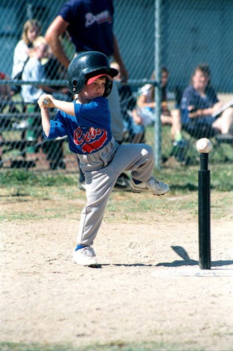 Tee Ball Pictures, Kids Playing Baseball, Kids Playing Sports, Kids Softball, Baseball Kids, Baseball Practice, Sports Parent, Baseball Family, Toddler Sports