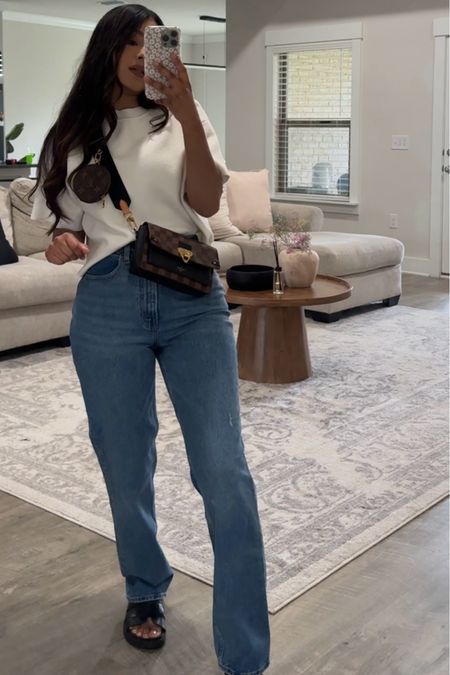 Fancy Mom Jeans Outfit, Mom Jeans Classy Outfit, Mom Jeans With Heels Outfit, Mom Jeans Brunch Outfit, High Waist Mom Jeans Going Out, Corset And Mom Jeans Outfit, Stylish Casual Outfits Women, Retail Worker Outfit, Court Outfit Women