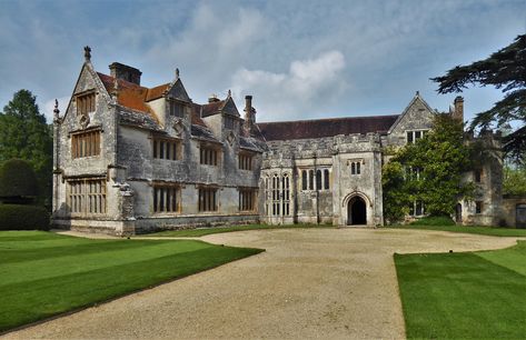 Athelhampton House, Dorset | The hall is a Grade I listed 15… | Flickr Athelhampton House, Background References, Great Hall, Old Building, 15th Century, Beautiful Gardens, Country House, In The Middle, House Exterior