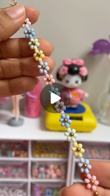 Umi 🌊🌞 on Instagram: "Pulsera con mostacillas 🌸🌺🤩  . . . . . . . . . . . #parati #reels #pulseras #mostacillas #colores #accesorios #bisuteria #joyas #personalizadas #flores #moda #mujer #manualidades #arte #🌸" Bracelets Colors, Art Classroom, Macrame, Bracelet, Collar, Beads, Crochet, On Instagram, Color