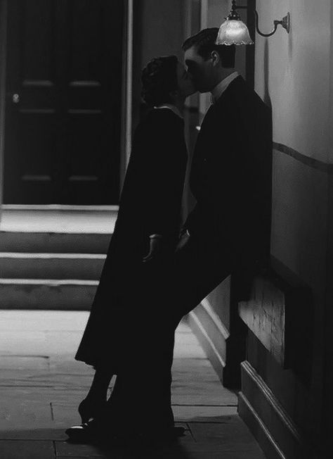 Strangers In The Night, Lovers Aesthetic, Photographie Portrait Inspiration, The Love Club, Old Love, Jolie Photo, 인물 사진, Couple Aesthetic, Hopeless Romantic