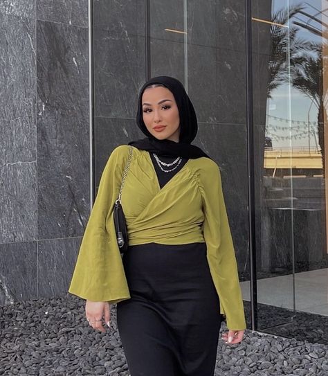 Hijab Fashion Summer, Girls Dress Outfits, Mode Turban, Muslim Outfits Casual, Hijabi Fashion Casual, Women Dresses Classy, Stylish Work Attire, Muslim Fashion Hijab, Hijabi Outfits Casual