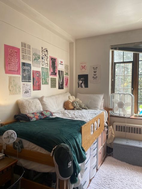 dorm room Dorm Wall Lights, Csu Dorm Room Ideas, Dorm Bed Set Up, College Dorm Room Inspo Boho, Northern Michigan University Dorm, Cute Dorm Bedding, Colorado Room Aesthetic, Raised Dorm Bed, Dorm Color Palette