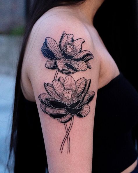 Blackwork Lotus Tattoo, Ornamental Botanical Tattoo, Lotus Tattoo Aesthetic, Lotus Neck Tattoo, Lotus Back Tattoo, Oozy Tattoo, Flower Tattoos Sleeve, South Korean Tattoo, Resin Stickers