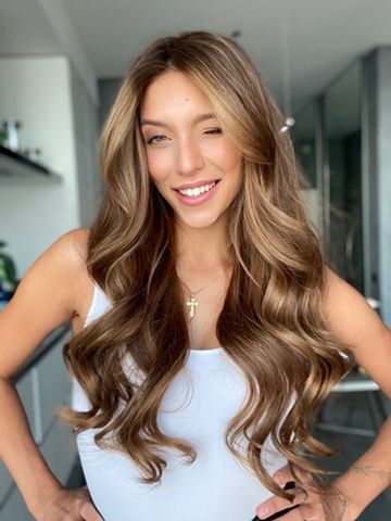 Bridesmaid Blowout Hair, Curled Hair Big Curls, Light Curls Wedding Hair, Big Beachy Waves, Flowy Curls Soft Waves, Big Curls For Prom, Full Curls For Long Hair, Big Glamorous Curls, Volumous Curls Long Hair