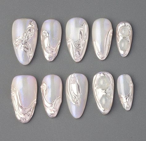 ❤Handmade❤ ❤Unique❤ ❤Reusable❤ ❤Hello, dear. Greetings and welcome to my store. Hope you find a style you like❤ ❤About Product❤ This 3D free style summer white short almond nail design is simple yet elegant, with a pure and fresh white base. The Chrome press on nail, adding a touch of fashion and modernity to the overall design. This summer nail style is perfect for both everyday life and formal occasions, and it can enhance your fingertips with unique charm and refinement, whether paired with c Simple Chrome Nails Short, Silver Press On Nails, Chrome And White Nails, Silver White Nails, Silver Nails Designs, Silver Foil Nails, Chrome Short Nails, Pearl Nail Designs, Press On Nails With Charms