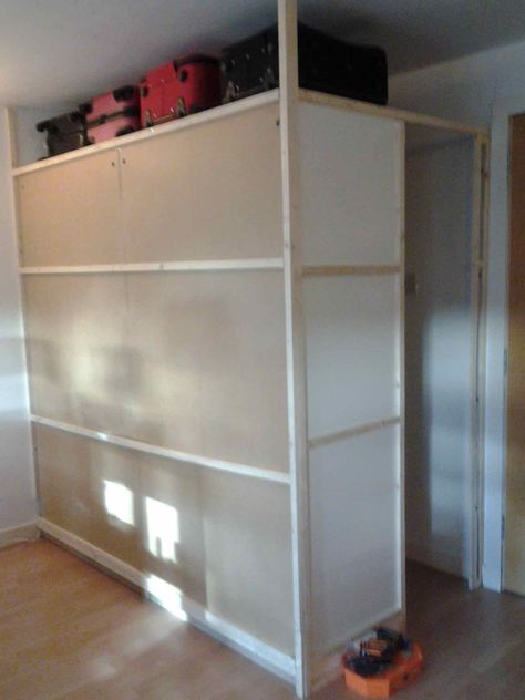 Wardrobe Around Door, Diy Walk In Wardrobe, Walk In Cupboard, Ikea Wardrobe Hack, Make A Closet, Platform Bed Designs, Room Organizer, Ikea Wardrobe, Ikea Closet