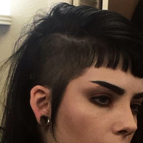 Shaved Hair Designs, Goth Hair, Punk Hair, Hair Stylies, Alternative Hair, Shaved Sides, Scene Hair, Dye My Hair, Hair Reference