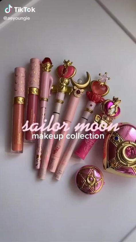 Cute Makeup Collection, Kawaii Makeup Products, Sailor Moon Stuff, Aesthetic Sailor Moon, Sailor Moon Makeup, Moon Makeup, Sailor Moon Collection, Kawaii Makeup, Makeup Accesories