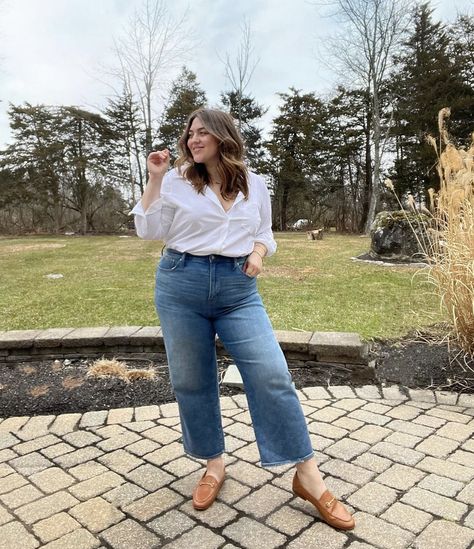 Plus Size Stule, Plus Size Jean Work Outfits, Mom Jeans Outfit Summer Plus Size, Lounge Plus Size Outfits, Plus Size Outfits Baggy Jeans, Mid Size Straight Leg Jeans, Mom Jeans Mid Size, Effortless Style Plus Size, Plus Size Crop Jeans Outfit