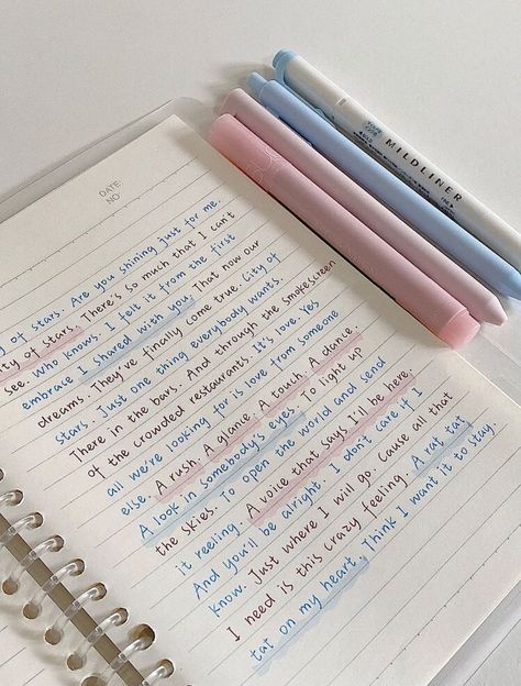 Pretty Writing Fonts, Fast Handwriting, Studying Stationary, Cute Handwriting, Pretty School Supplies, Handwriting Examples, Pretty Handwriting, Neat Handwriting, Study Stationery