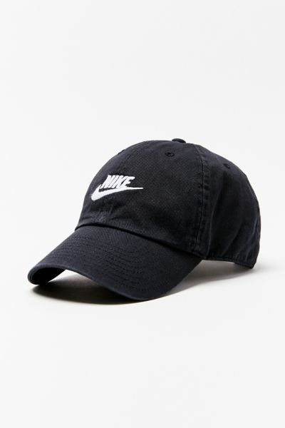 Nike Kicks, Nike Cap, Mode Zara, Nike Hat, Future Wardrobe, Spring Accessories, Retro Sneakers, Girls Wardrobe, Outfits With Hats