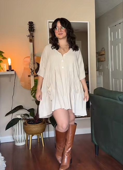 Plus Size Short Hair Outfits, Cowgirl Boots Outfit Midsize, Midsize Sundress, Boho Curvy Style, Midsize Country Outfits, Apple Shape Outfits Summer, Natural Outfits, Grammy Awards Red Carpet, Midsize Outfits