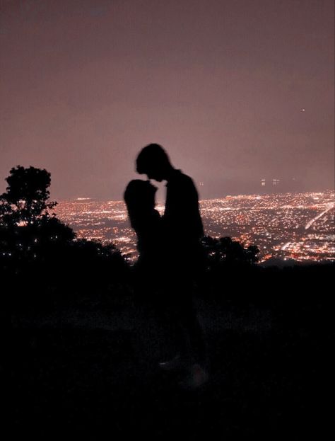 Cute Couple Night Aesthetic, Romantic Asthetic Picture, Lovers At Night, Couple Watching Stars Aesthetic, Romantic Photography Aesthetic, Midnight Love Aesthetic, Proposing Aesthetic, Couple At Night Aesthetic, Couples Night Aesthetic