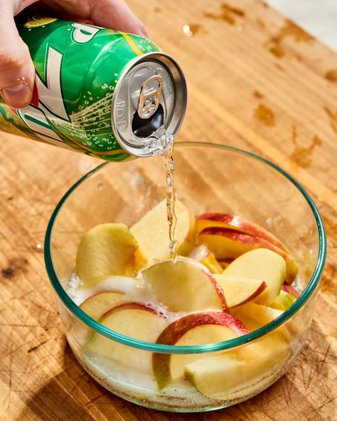 Keep Apple Slices From Browning, Keep Apples From Browning, Apple Slice Recipe, Main Food, Apple Chips, Charcuterie Inspiration, Cooking 101, Slices Recipes, Apple Pear