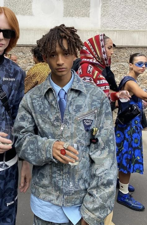 Jaden Smith Locs, Afro Ninja, Jayden Smith, League Fits, 2 Braids, Clothing Aesthetics, Jaden Smith, 21 Savage, Dark Outfits