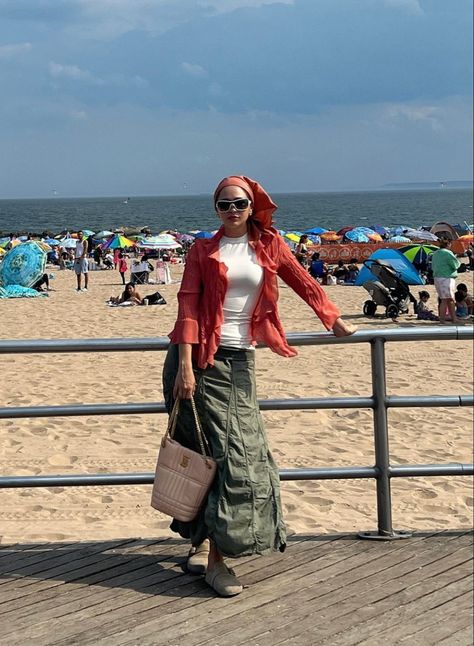 Cargo Skirt Outfit Hijab, Hijabi Baddie, Skirt Outfits Hijab, Cargo Skirt Outfit, Travel Fits, Colorful Outfit, Modest Summer, Modest Summer Outfits, Nyc Street Style